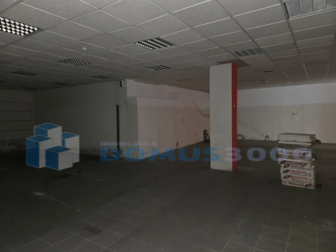 Loja para Arrendamento em Nossa Senhora da Conceição, São Pedro e São Dinis Foto 7