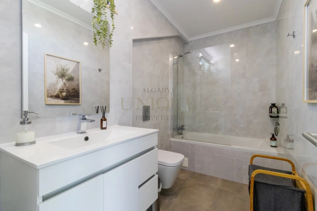 Moradia T4 para Venda em Lagos (São Sebastião e Santa Maria) Foto 46