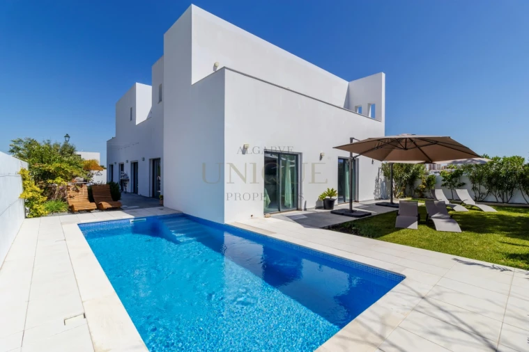 Moradia T4 para Venda em Lagos (São Sebastião e Santa Maria) Foto 3