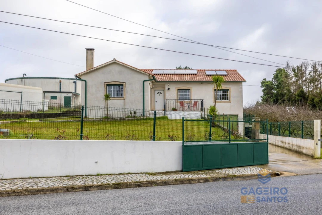 Moradia T4 para Venda em Barrio Foto 3