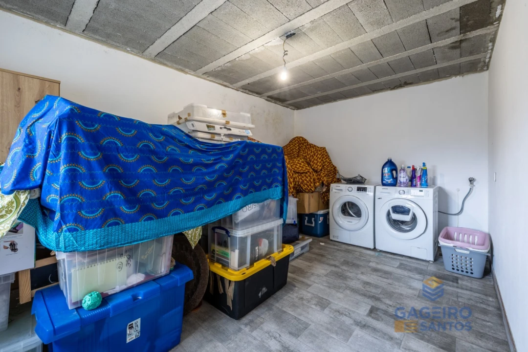 Moradia T4 para Venda em Barrio Foto 34