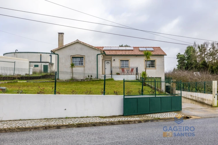 Moradia T4 para Venda em Barrio Foto 3