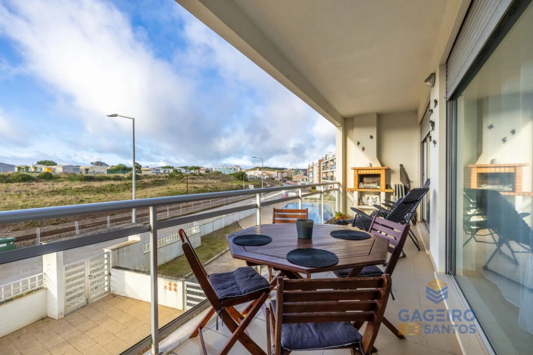 Apartamento T2 para Venda em São Martinho do Porto Foto 1