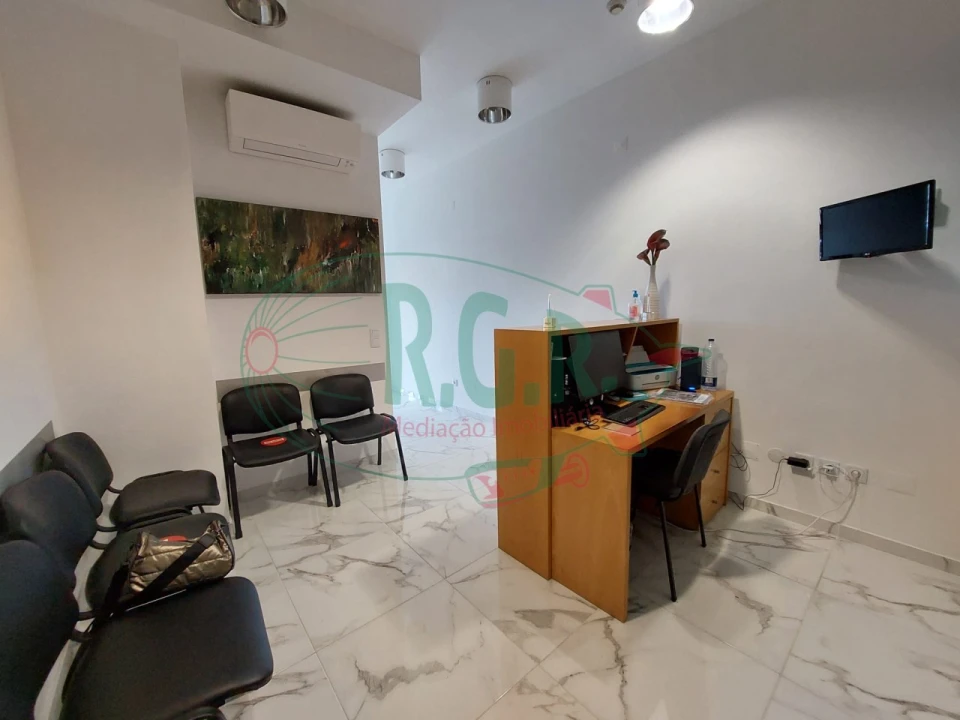 Negócio para Arrendamento em Gondomar (São Cosme), Valbom e Jovim Foto 1