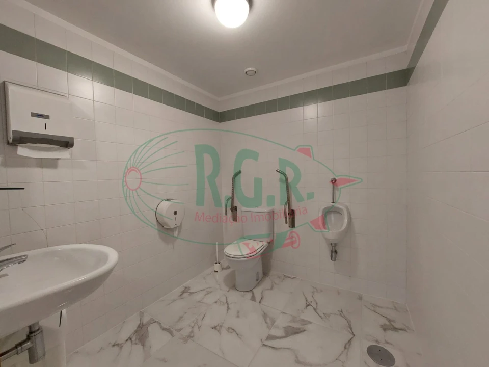 Negócio para Arrendamento em Gondomar (São Cosme), Valbom e Jovim Foto 8