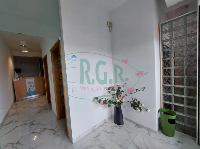 Negócio para Arrendamento em Gondomar (São Cosme), Valbom e Jovim Foto 3