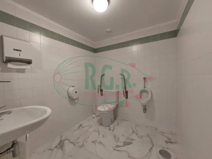 Negócio para Arrendamento em Gondomar (São Cosme), Valbom e Jovim Foto 8