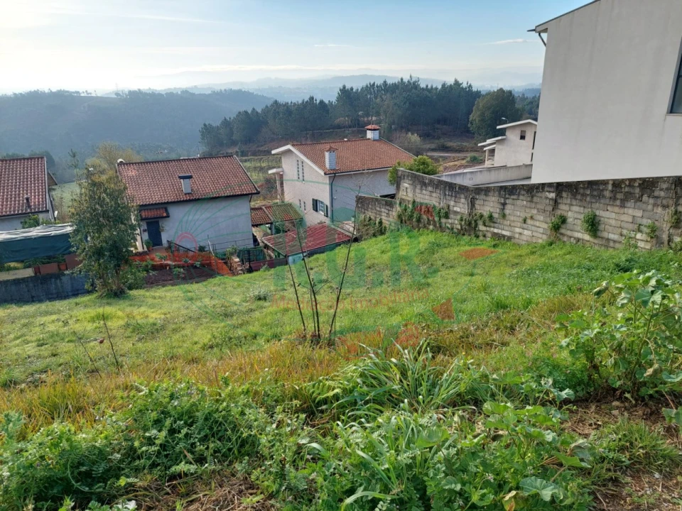 Terreno para Venda em Foz do Sousa e Covelo Foto 1