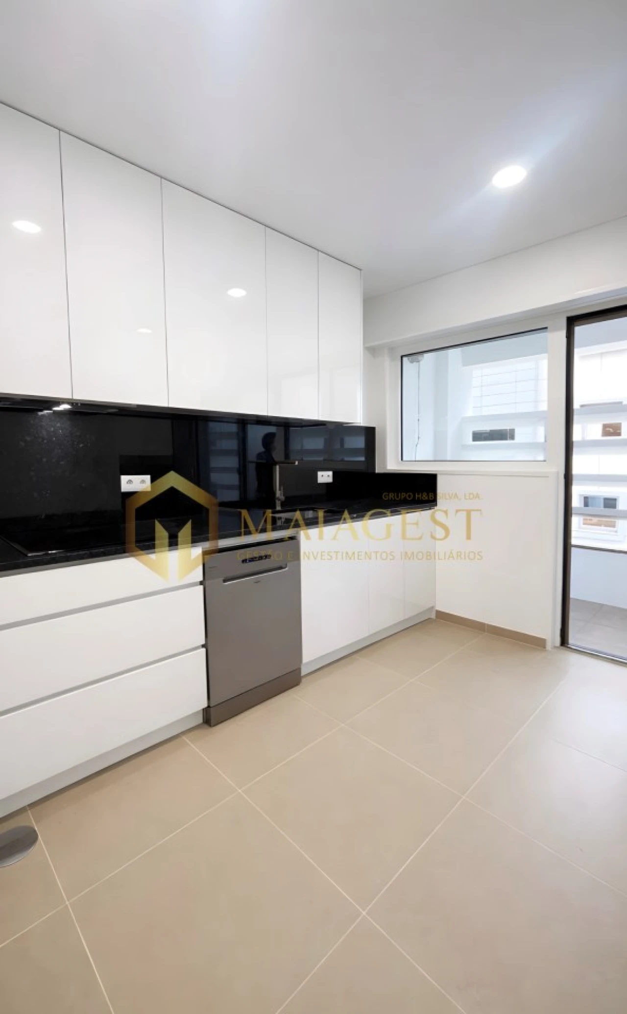Apartamento T2 para Arrendamento em Cedofeita, Santo Ildefonso, Sé, Miragaia, São Nicolau e Vitória Foto 3