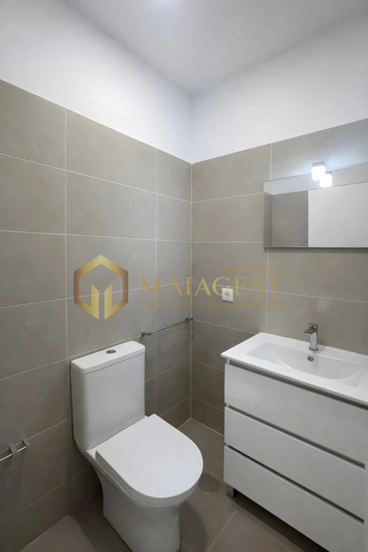 Apartamento T2 para Arrendamento em Cedofeita, Santo Ildefonso, Sé, Miragaia, São Nicolau e Vitória Foto 11