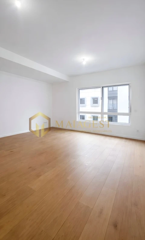 Apartamento T2 para Arrendamento em Cedofeita, Santo Ildefonso, Sé, Miragaia, São Nicolau e Vitória