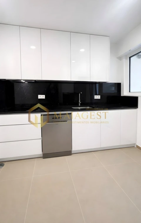Apartamento T2 para Arrendamento em Cedofeita, Santo Ildefonso, Sé, Miragaia, São Nicolau e Vitória
