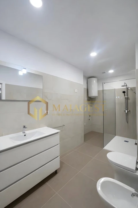 Apartamento T2 para Arrendamento em Cedofeita, Santo Ildefonso, Sé, Miragaia, São Nicolau e Vitória