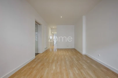 Apartamento T2 para Arrendamento em Campolide