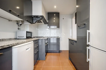 Apartamento T2 para Arrendamento em Campolide
