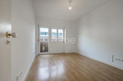 Apartamento T2 para Arrendamento em Campolide