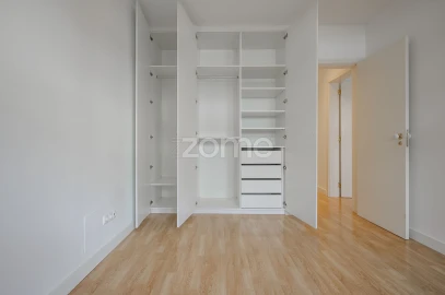Apartamento T2 para Arrendamento em Campolide