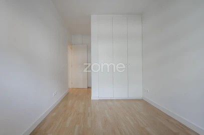 Apartamento T2 para Arrendamento em Campolide