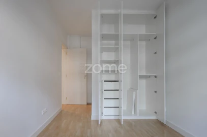 Apartamento T2 para Arrendamento em Campolide
