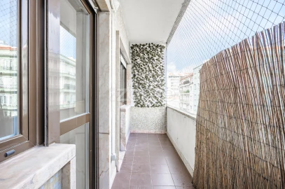 Apartamento T2 para Arrendamento em Campolide