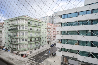 Apartamento T2 para Arrendamento em Campolide