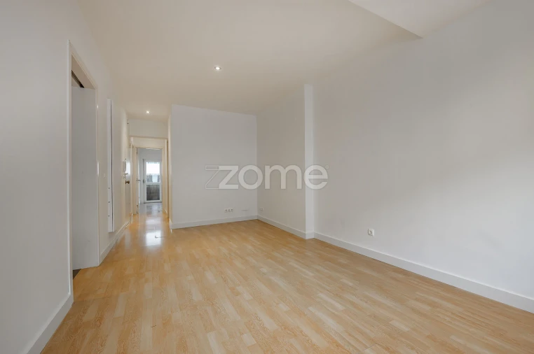 Apartamento T2 para Arrendamento em Campolide Foto 4