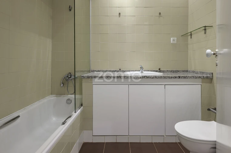 Apartamento T2 para Arrendamento em Campolide Foto 9