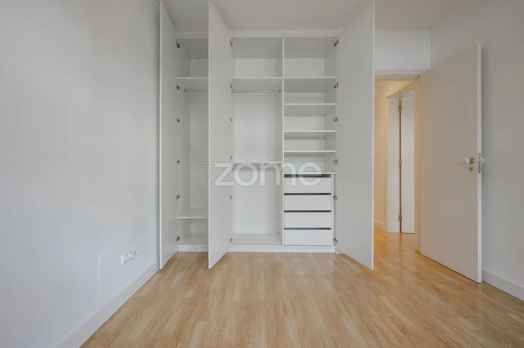 Apartamento T2 para Arrendamento em Campolide Foto 13