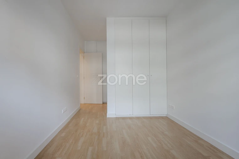 Apartamento T2 para Arrendamento em Campolide Foto 12