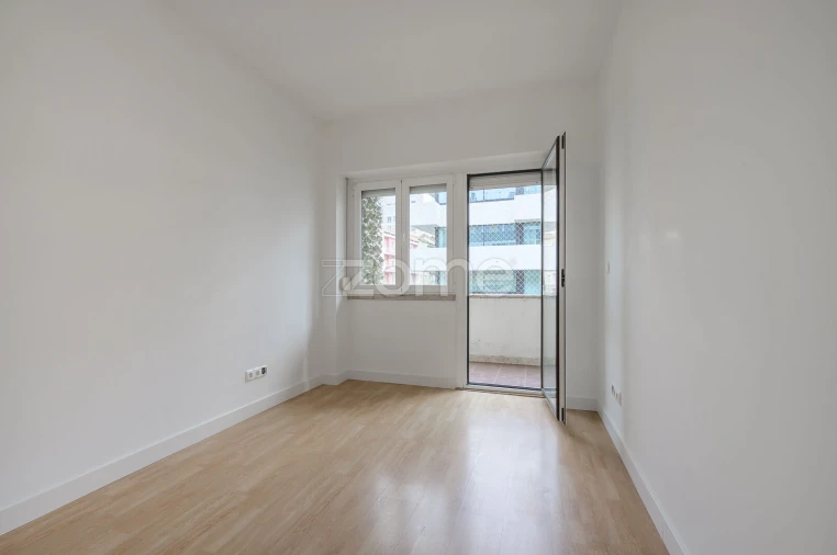 Apartamento T2 para Arrendamento em Campolide Foto 15