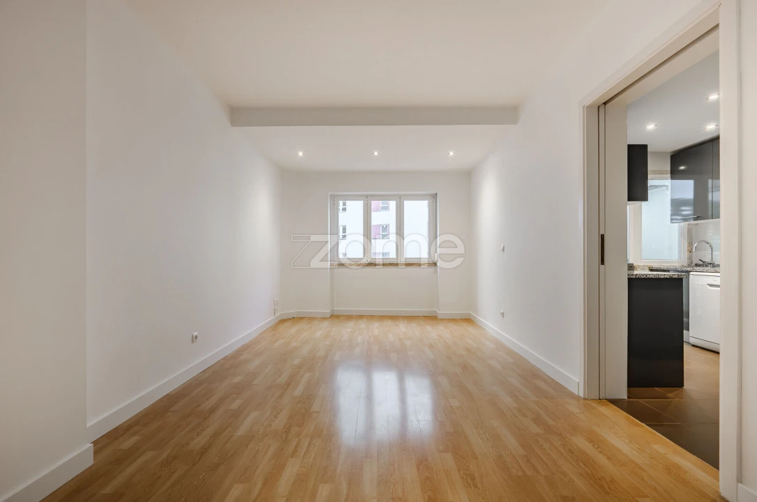 Apartamento T2 para Arrendamento em Campolide Foto 2