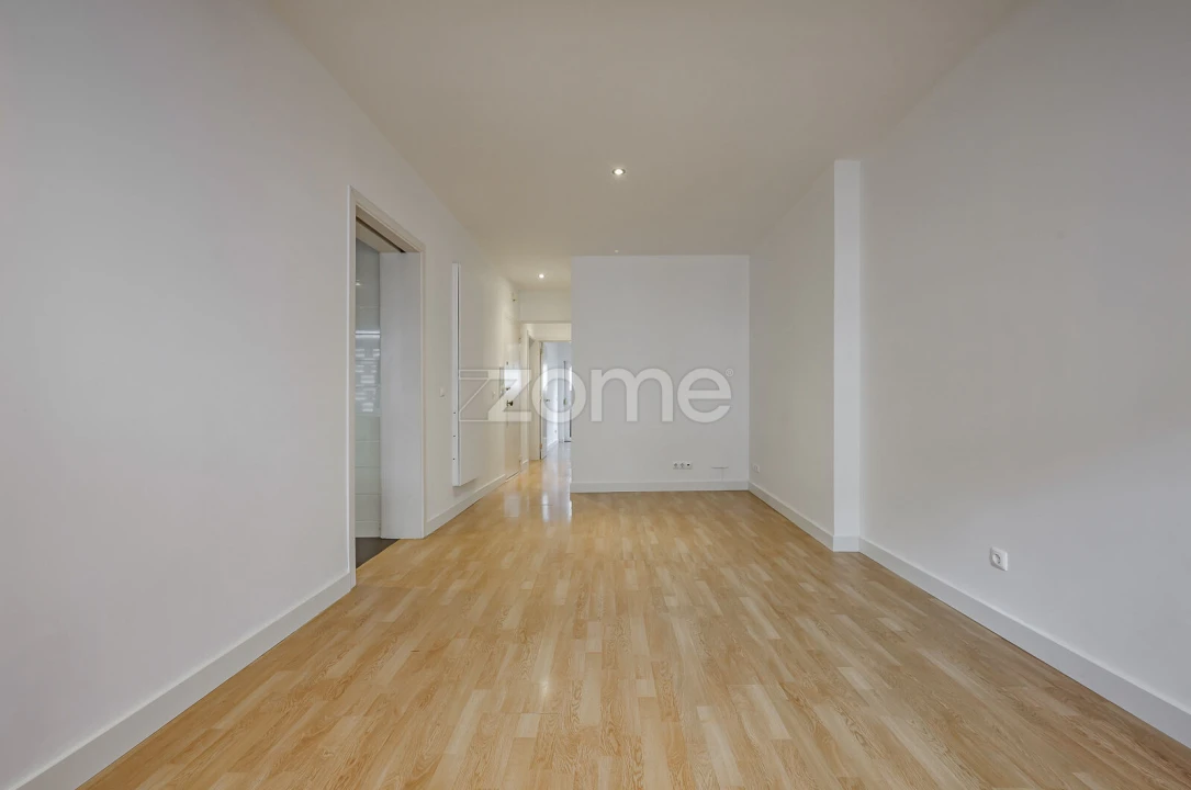 Apartamento T2 para Arrendamento em Campolide Foto 3