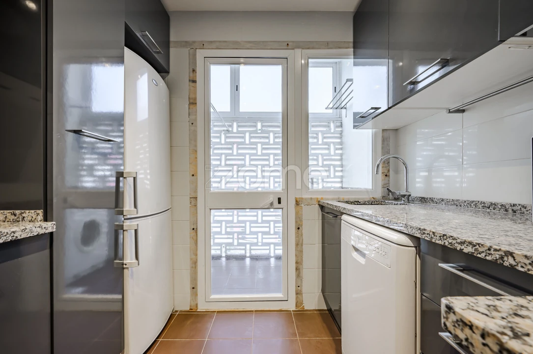 Apartamento T2 para Arrendamento em Campolide Foto 1
