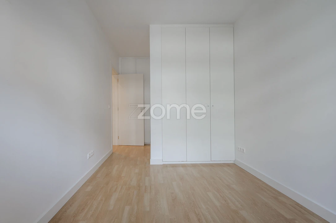 Apartamento T2 para Arrendamento em Campolide Foto 12