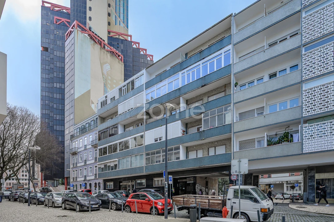 Apartamento T2 para Arrendamento em Campolide Foto 18