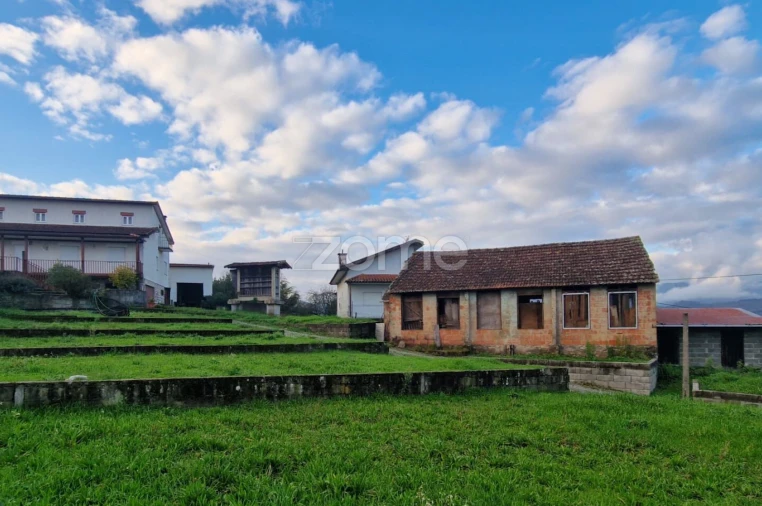Moradia T6 para Venda em Oliveira de Frades, Souto de Lafões e Sejães Foto 1