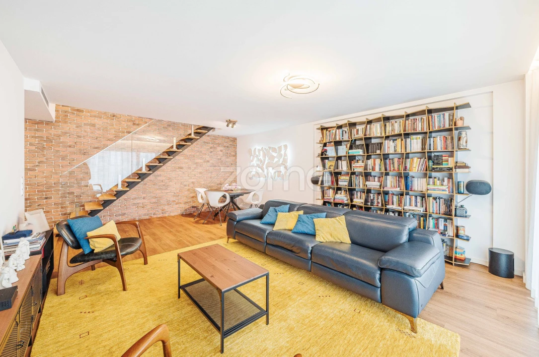 Apartamento T5 para Venda em Porto Salvo Foto 1