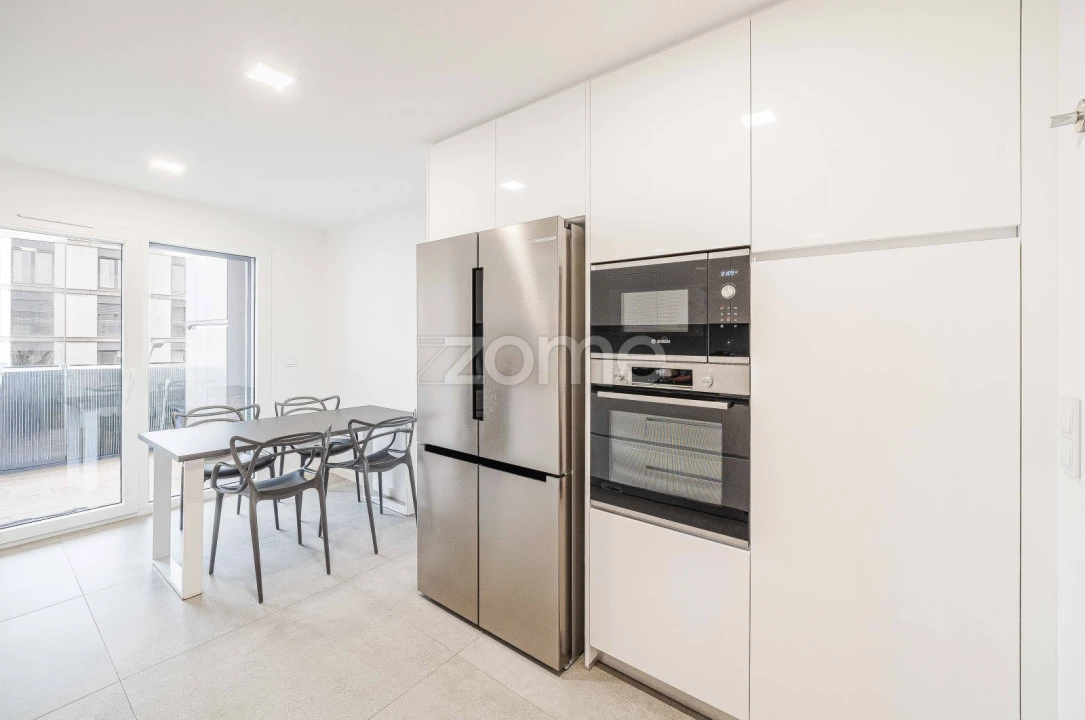 Apartamento T5 para Venda em Porto Salvo Foto 8