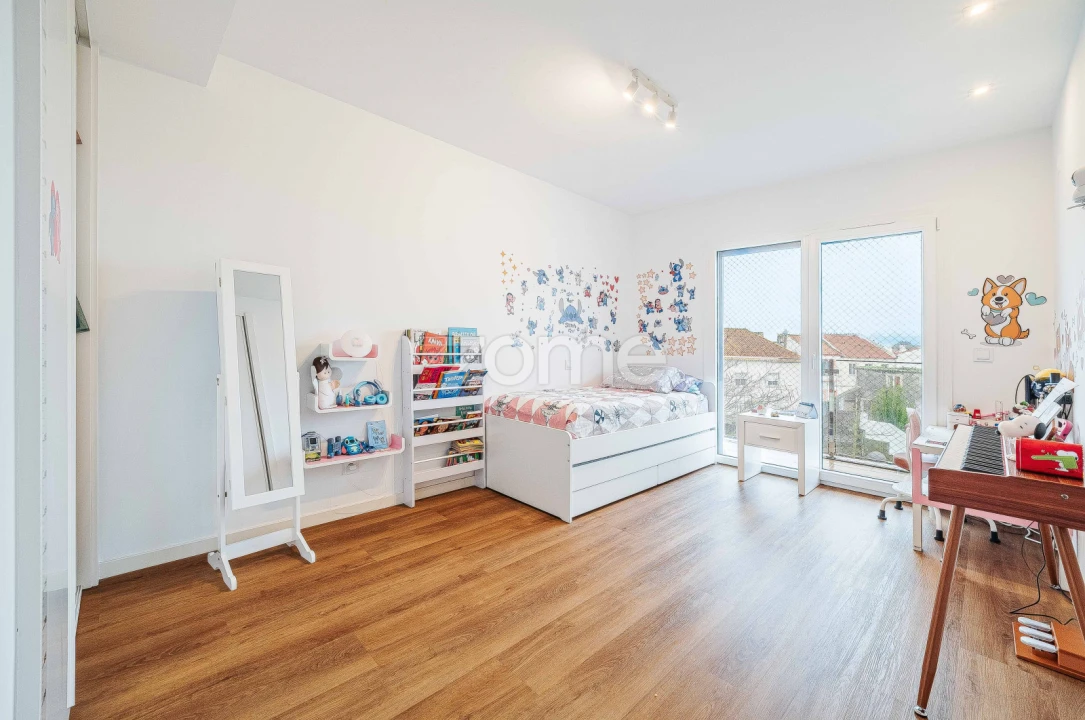 Apartamento T5 para Venda em Porto Salvo Foto 12