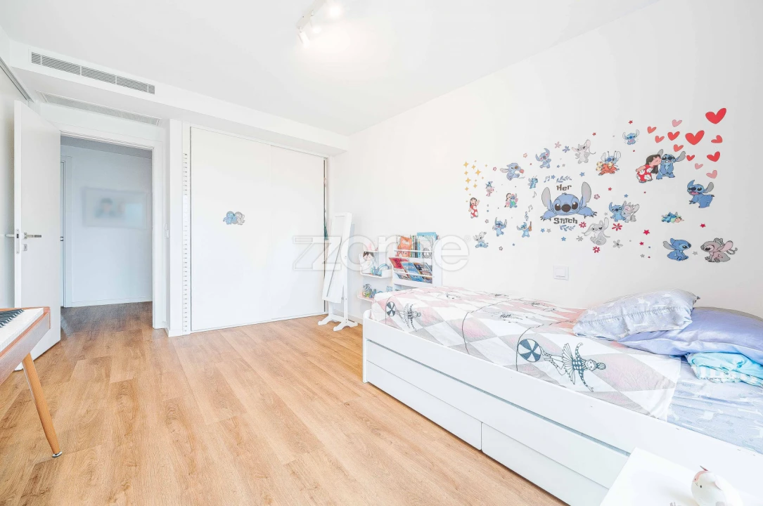 Apartamento T5 para Venda em Porto Salvo Foto 13