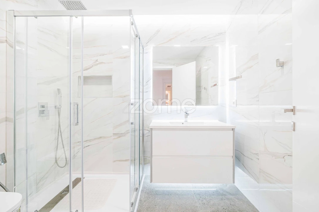 Apartamento T5 para Venda em Porto Salvo Foto 16