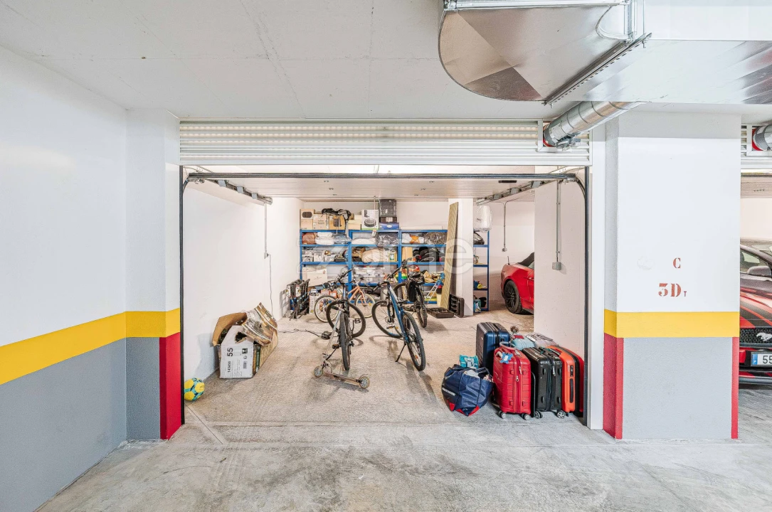 Apartamento T5 para Venda em Porto Salvo Foto 29