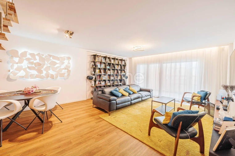 Apartamento T5 para Venda em Porto Salvo Foto 4