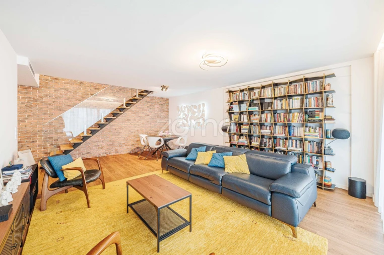 Apartamento T5 para Venda em Porto Salvo