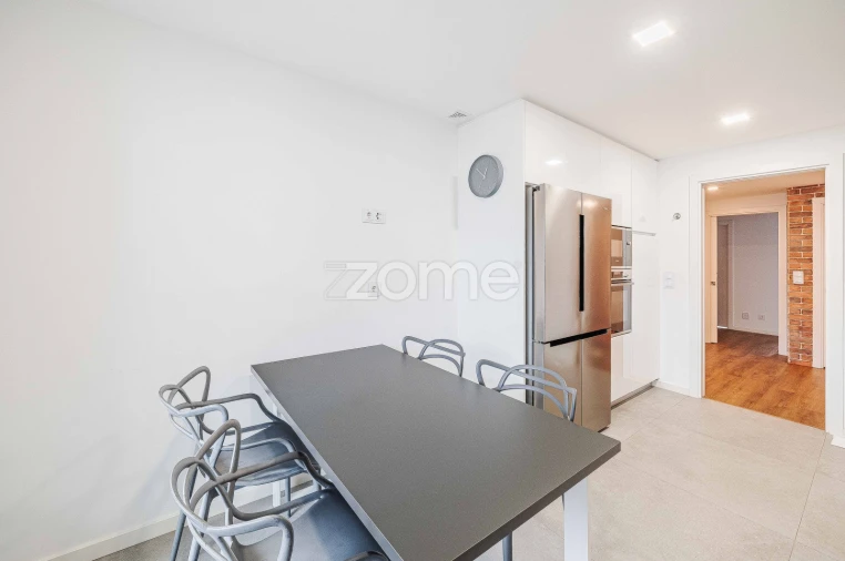 Apartamento T5 para Venda em Porto Salvo Foto 9