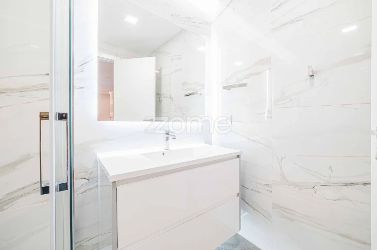 Apartamento T5 para Venda em Porto Salvo Foto 18