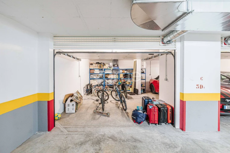 Apartamento T5 para Venda em Porto Salvo Foto 29