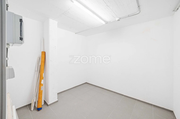 Apartamento T5 para Venda em Porto Salvo Foto 30