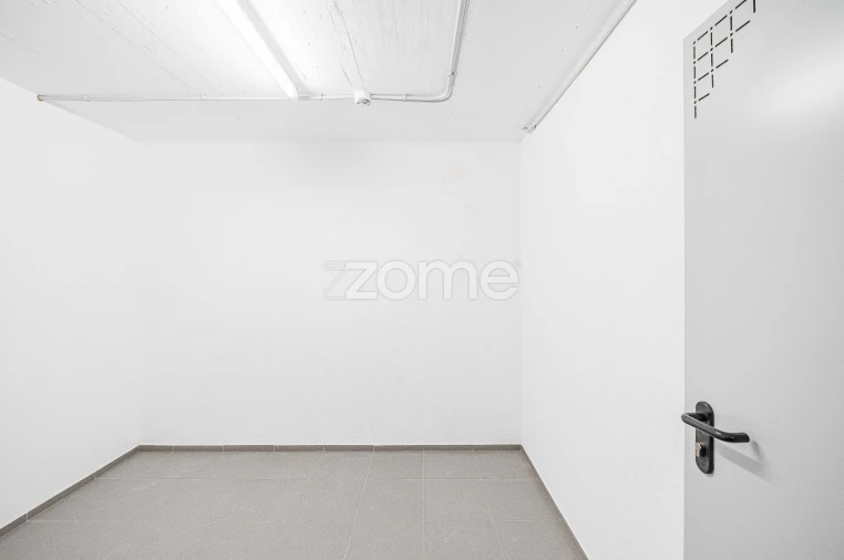 Apartamento T5 para Venda em Porto Salvo Foto 32