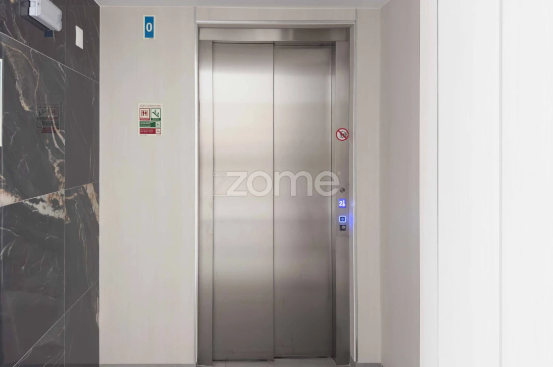 Apartamento T5 para Venda em Porto Salvo Foto 33